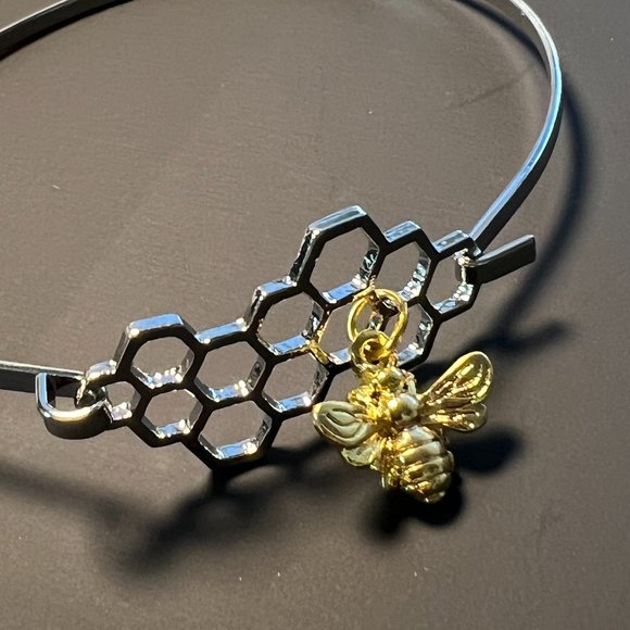 Honey Bee and Hive Silver Tone Hook Closure Bangle Bracelet - Picture 3 of 5